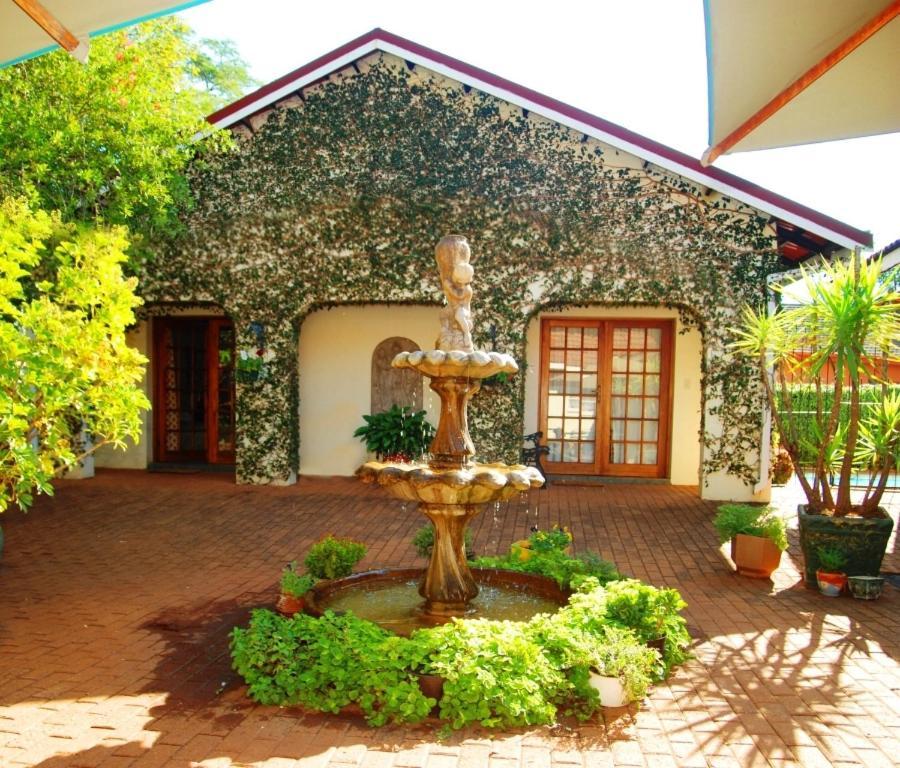 Bezuidenhout Guest House Malalane Bagian luar foto