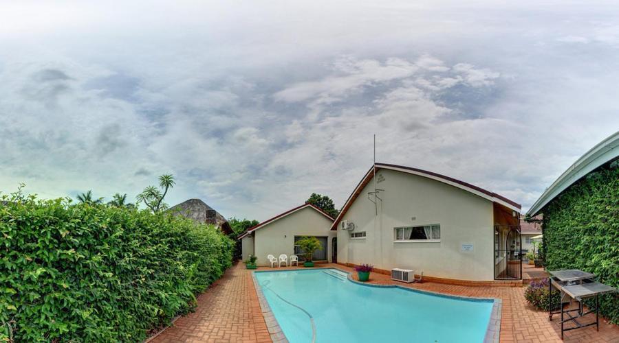Bezuidenhout Guest House Malalane Bagian luar foto